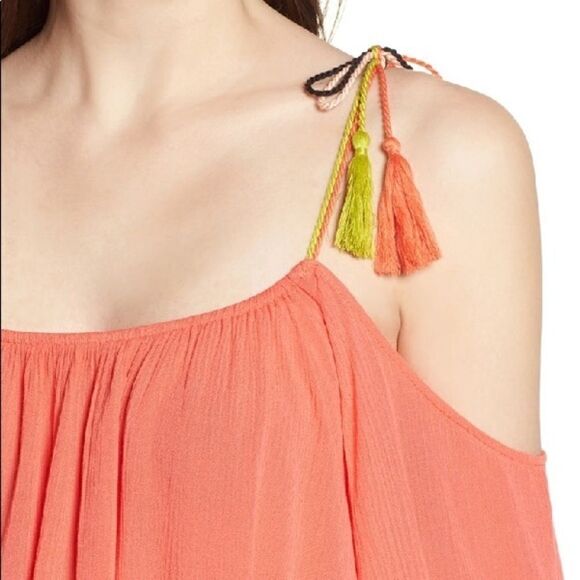 Cupcakes and Cashmere Bettie Cold Shoulder Top - Picture 4 of 14